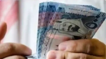 فارق 44 قرشاً.. كيف تسبب تباين سعر الريال بخسائر مالية ضخمة للمغتربين؟